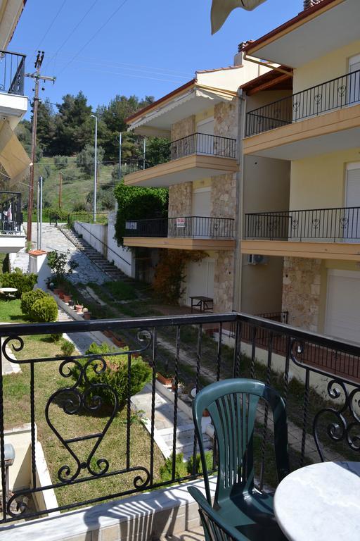 Roses Rt Apartments Skioni I Nea Skioni Exterior photo