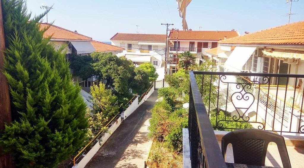 Roses Rt Apartments Skioni I Nea Skioni Exterior photo