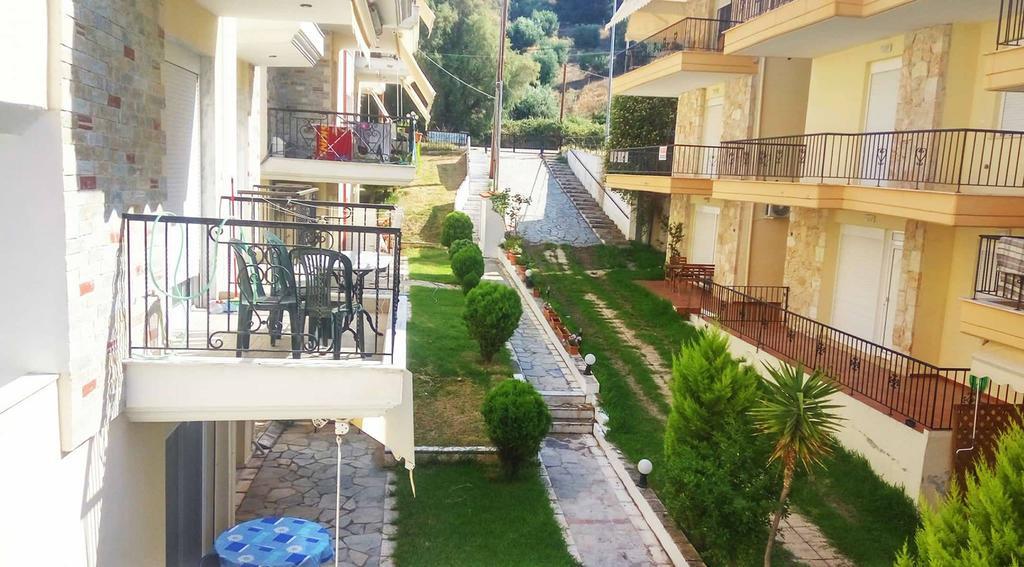 Roses Rt Apartments Skioni I Nea Skioni Exterior photo