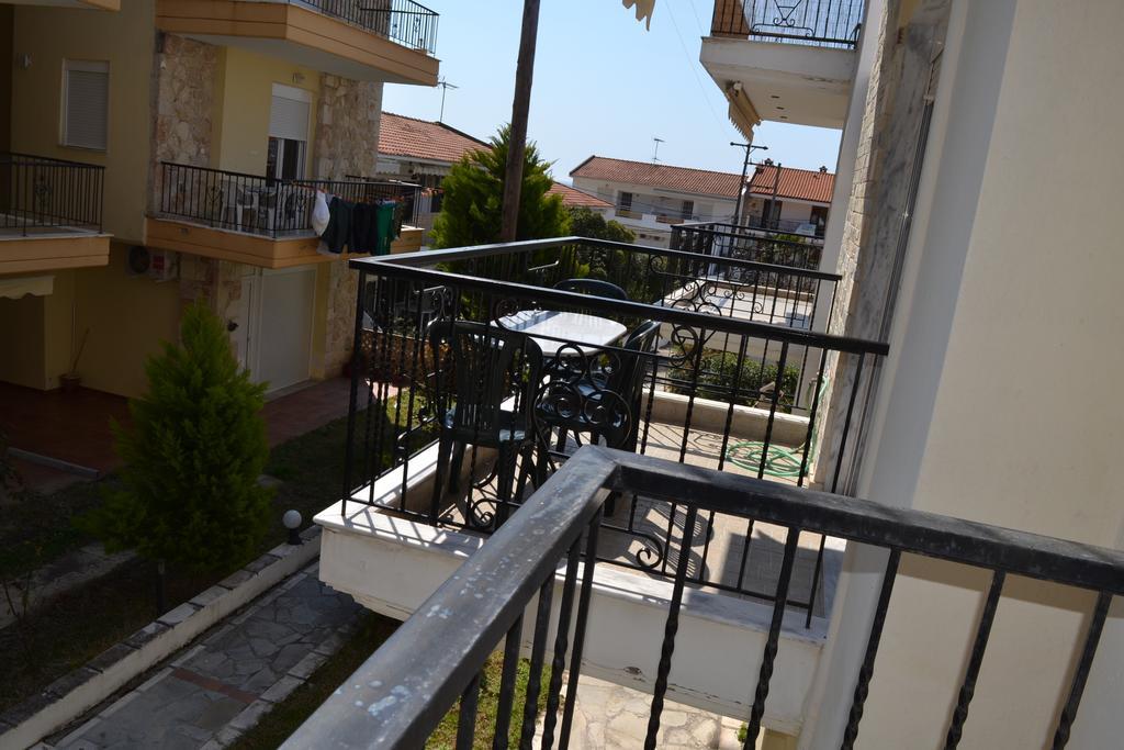 Roses Rt Apartments Skioni I Nea Skioni Exterior photo